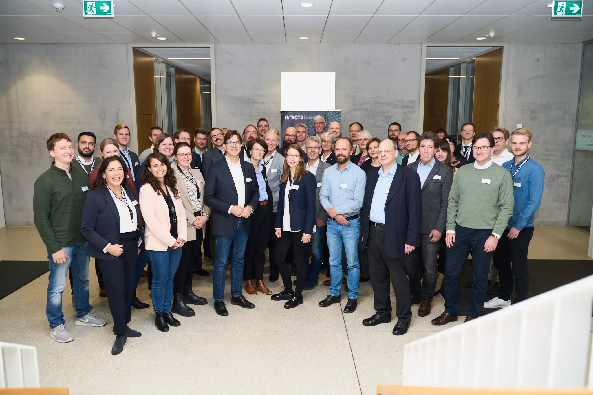 Alle Mitarbeitenden von Hi-Acts bei einem Netzwerktreffen